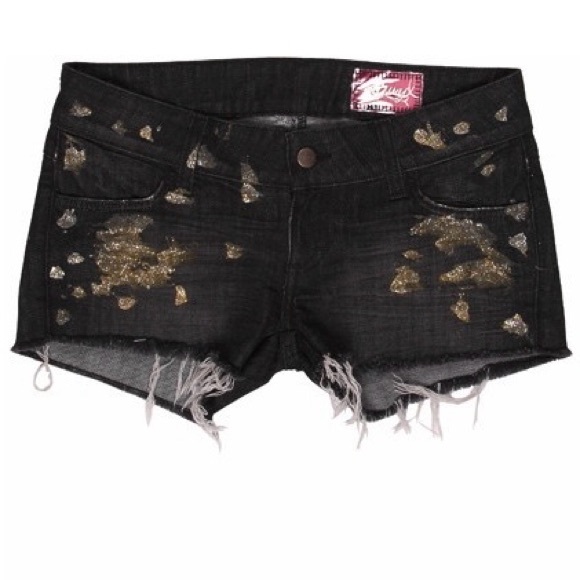 Siwy Camilla Cut-Off Shorts from Miley Cyrus Party in the USA music video - Picture 2 of 9